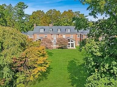 30 Field Point Dr, Greenwich, CT 06830