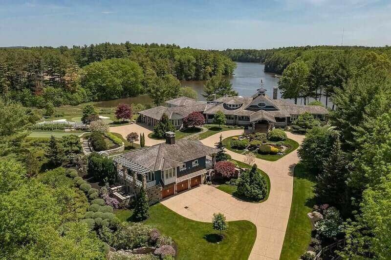 32 Wisteria Dr, Dover