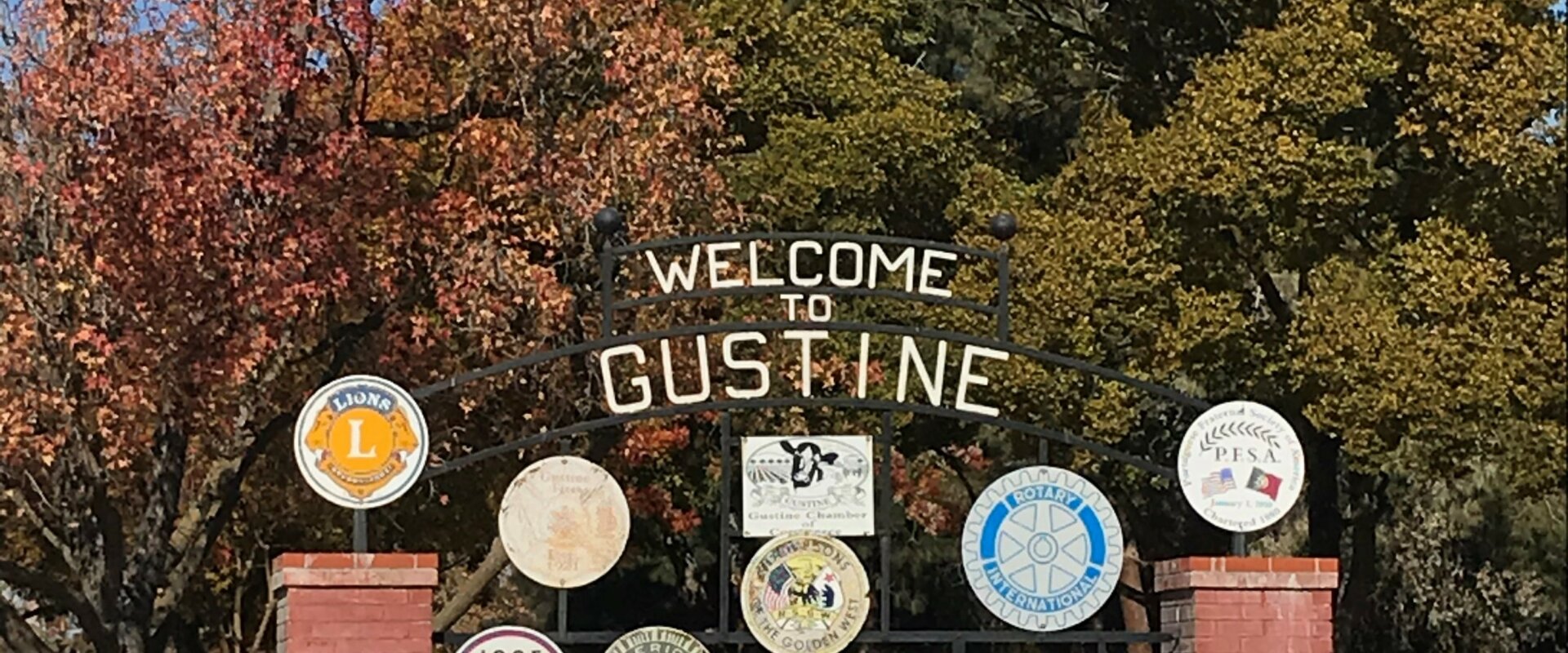 Gustine California welcome sign