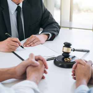 How to Manage Selling a House in a Divorce in Texas