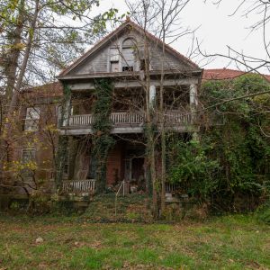 How to Take Ownership of Abandoned Property In Texas