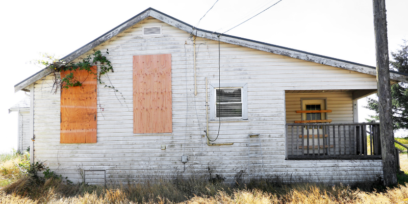 Selling distressed property while living out of state [market_city]