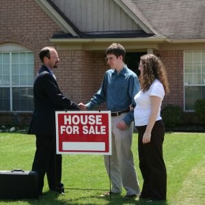 Guide to Selling a Home While Residing in It in Dallas