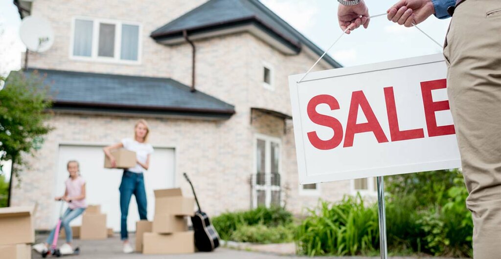 how to sell and buy a house at the same time