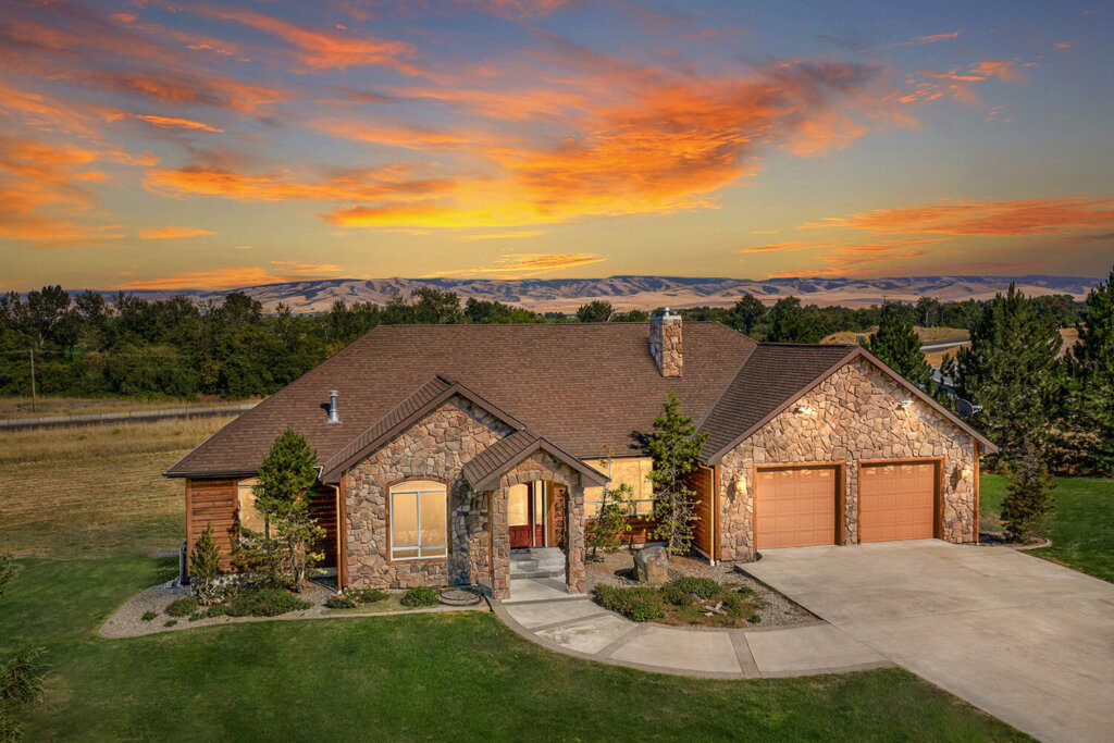 Pros and Cons of Paying Cash for Your Belleville Investment Property