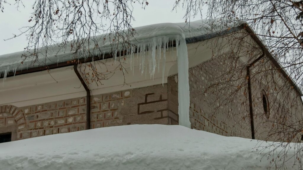 How to sell your house with water damage from frozen pipes