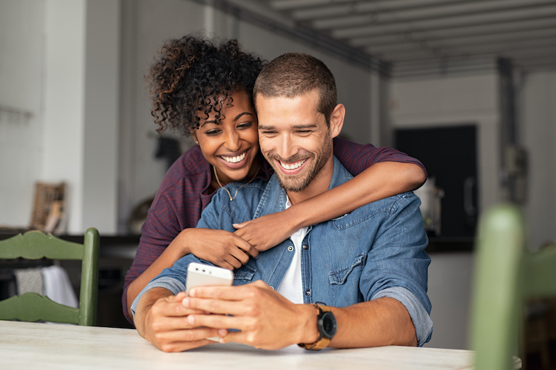 a couple contacting a direct home buyer in Salt Lake City Utah