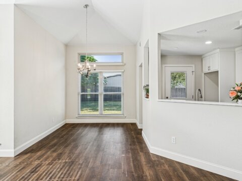 6631 Lakeside Dr, Lake Worth, TX
