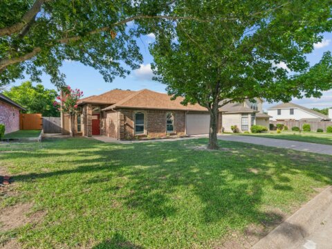 6631 Lakeside Dr, Lake Worth, TX