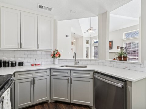 6631 Lakeside Dr, Lake Worth, TX