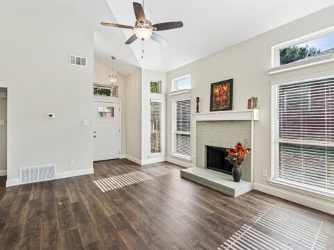 6631 Lakeside Dr, Lake Worth, TX