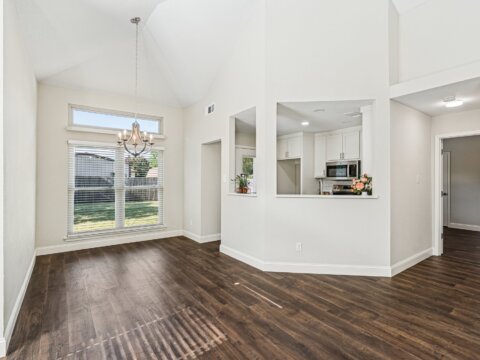 6631 Lakeside Dr, Lake Worth, TX