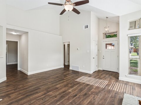 6631 Lakeside Dr, Lake Worth, TX