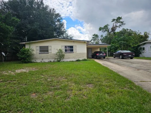 Original exterior of 11527 Inez Dr in Jacksonville, Florida