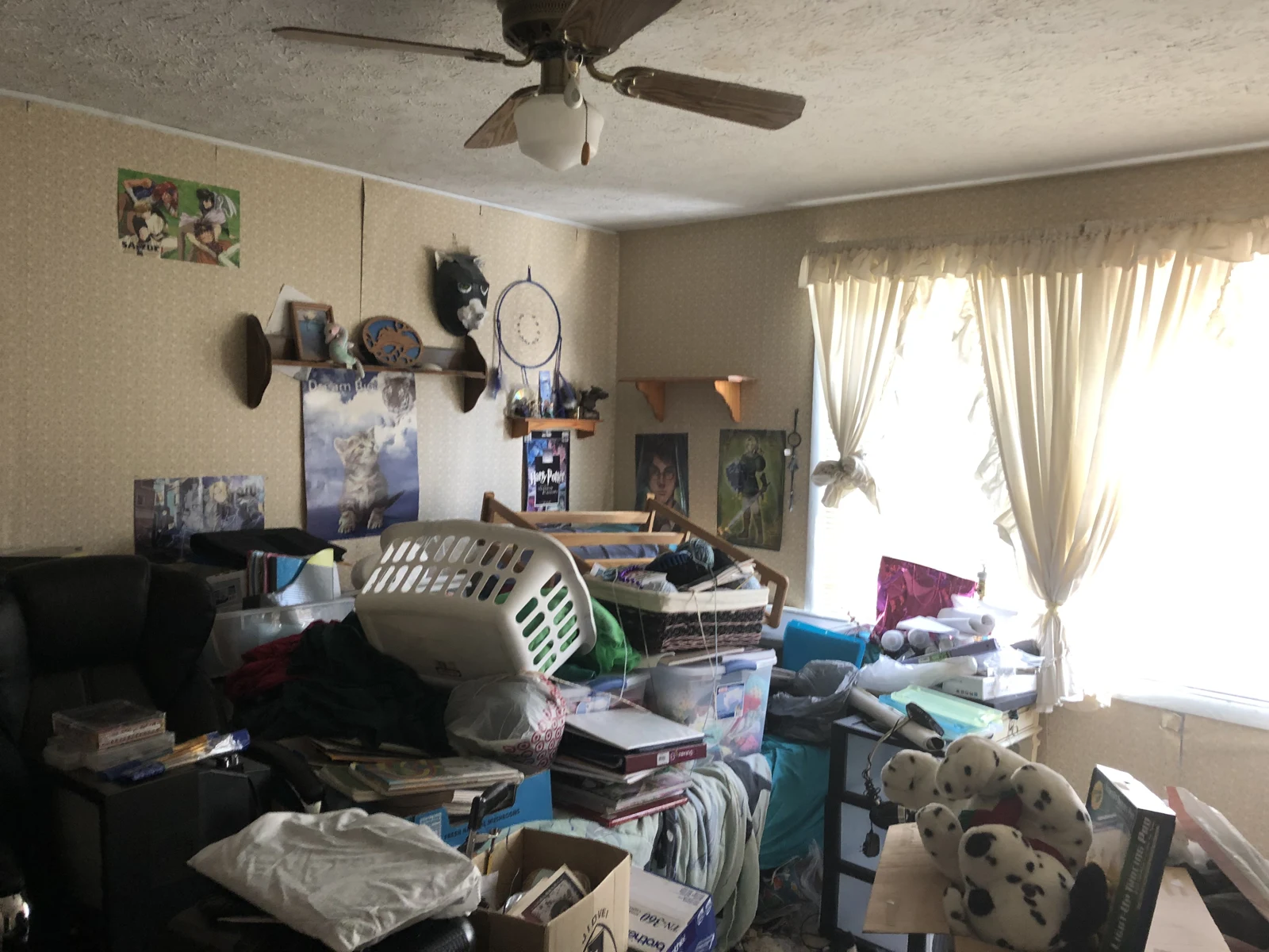 Living room with belongings at 8641 Liberia Ave