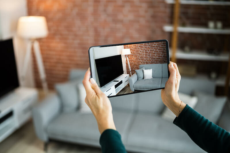 selling a house online doing virtual tour of the house
