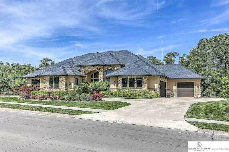 17445 Valley Dr. Omaha, NE 68130
