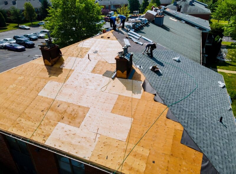 A house roof is fixed in Lincoln, NE.