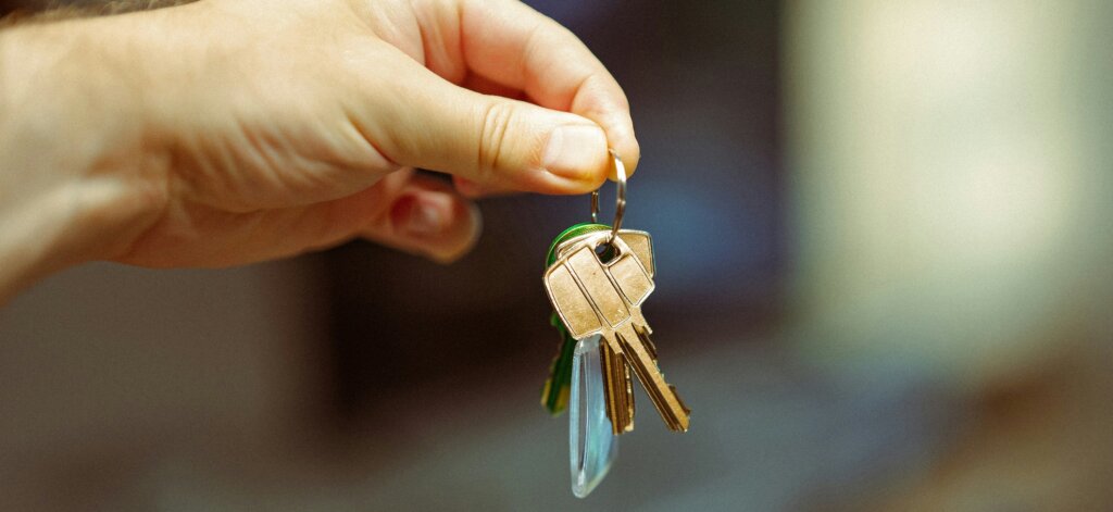 Image of keys for FIT Acquisitions article on tips to selling an old house fast.
