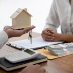 How Selling a House for Cash in Ontario Compares to Waiting for the Market to Improve