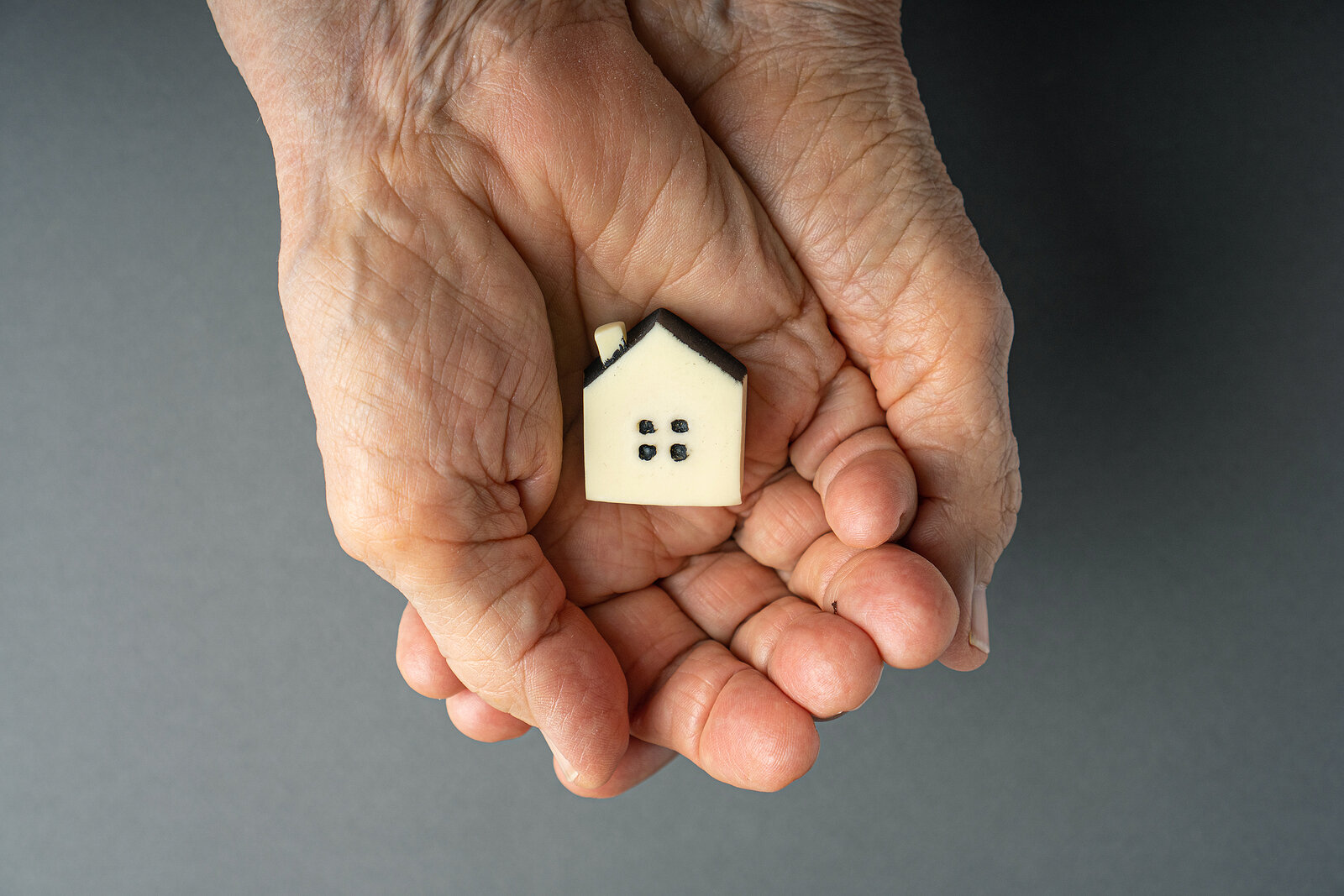 How to Sell an Old House That Needs Work