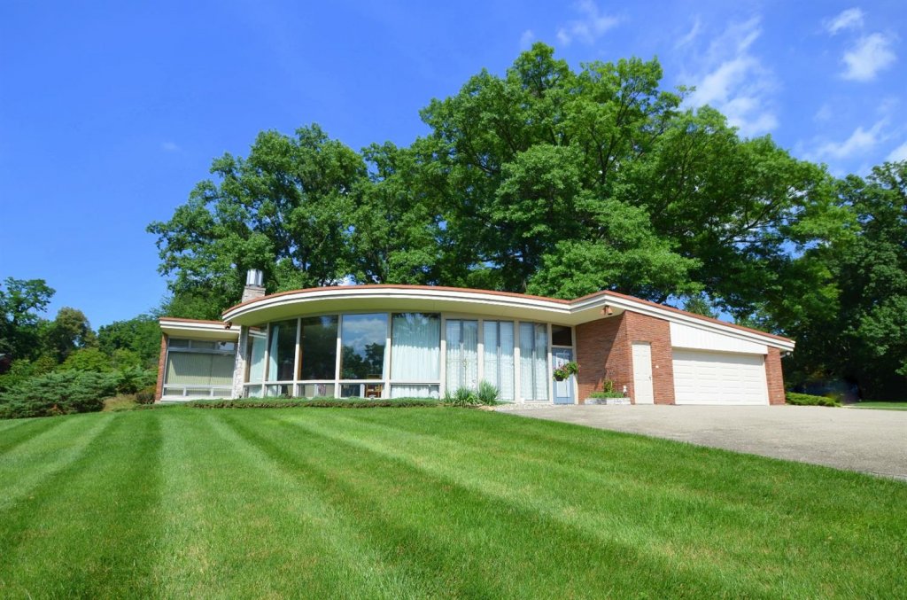 Preparing Your House For A Summertime Sale in Cincinnati - Team Sztanyo - Cincinnati Real Estate Agent - green grass