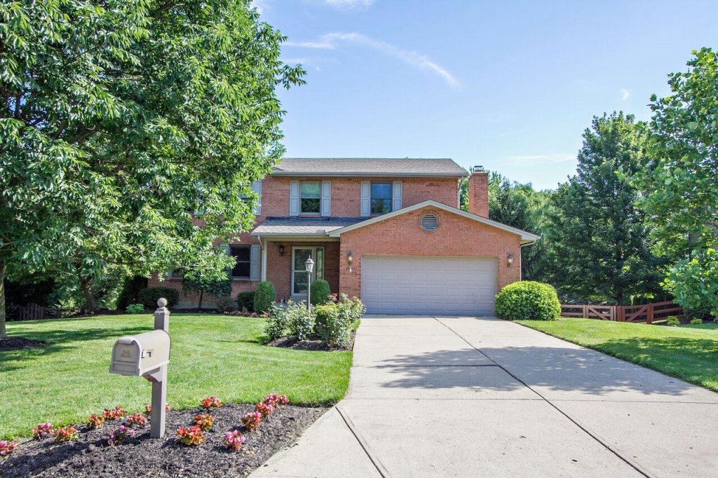Preparing Your House For A Summertime Sale in Cincinnati - Team Sztanyo - Cincinnati Real Estate Agent - green grass and good landscaping