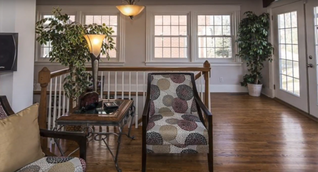 Tips to Get Your House Ready For A Sale - Cincinnati real estate agent - team sztanyo - clean living room