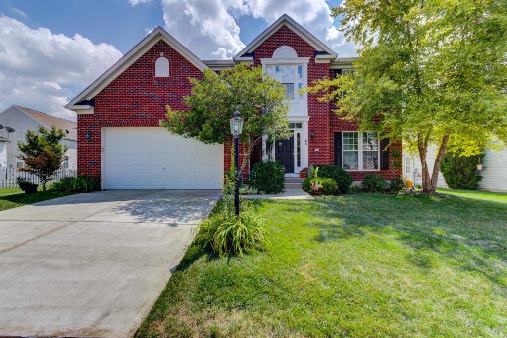 make your yard stand out - Selling Cincinnati house