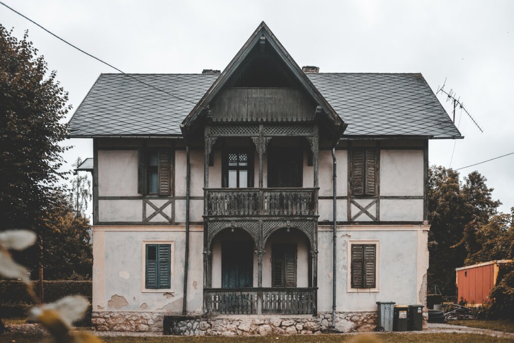 4 Things That Could Cause The Sale of Your Greater Cincinnati Area or Northern Kentucky House to Fall Through - old house