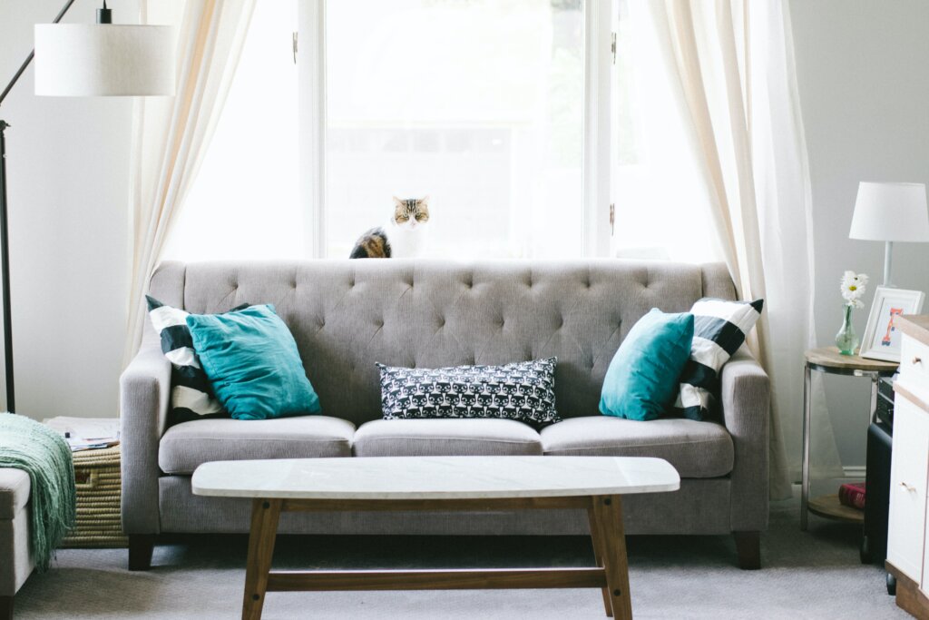 6 Things People Forget To Do When Selling a House in Greater Cincinnati Area and Northern Kentucky - Living room area