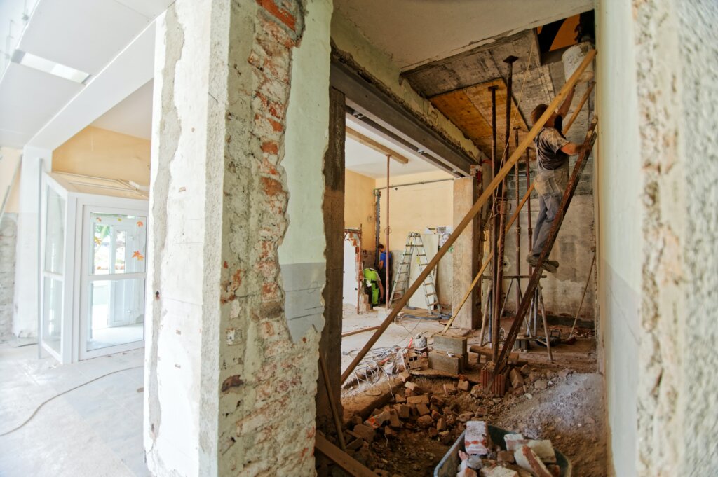 What You Should Know About Buying a New Construction Home in Greater Cincinnati Area or Northern Kentucky - man building