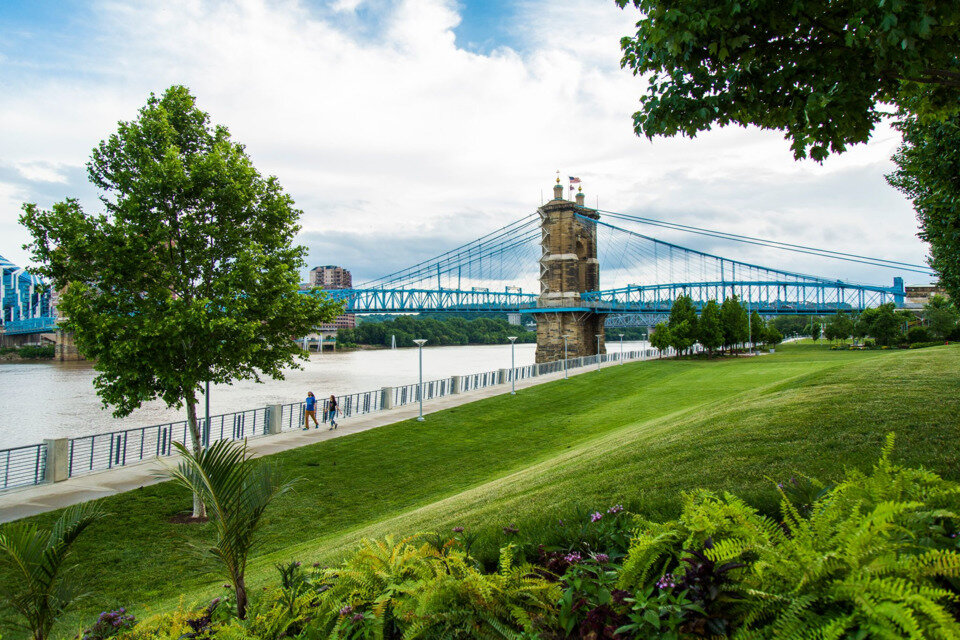 smale riverfront park walking trails - cincinnati oh