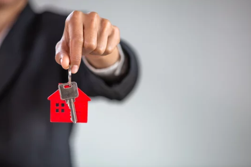 Hybrid Agent and Why You Need One When Selling a House - Tram Sztanyo