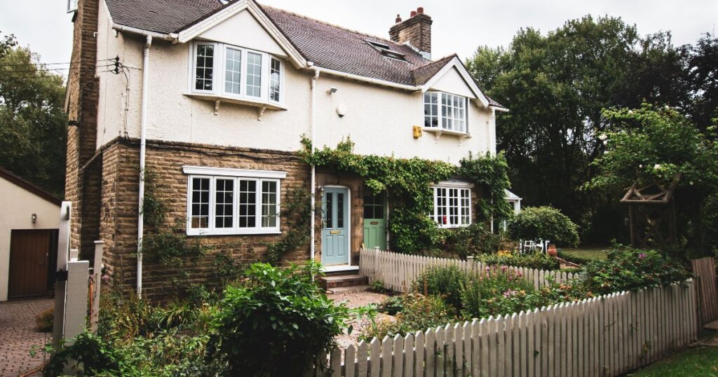 Dollars in a Dash: The Murky Waters of Sell My House Fast for Cash Near Me Offers