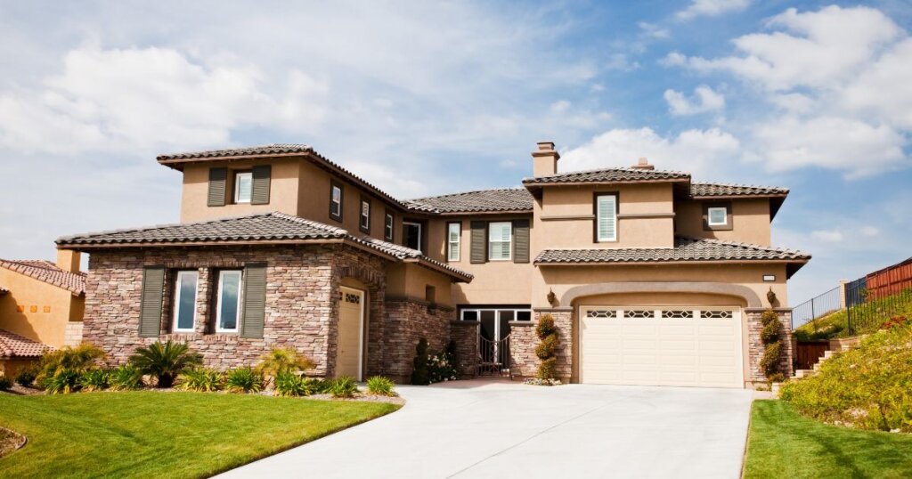 Foreclosed Luxury Homes for Sale in Atlanta: A Risky Real Estate Game?