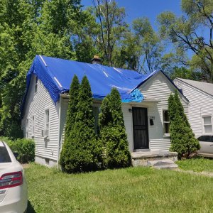 White Vinyl home for sale in Chapel St. Detroit