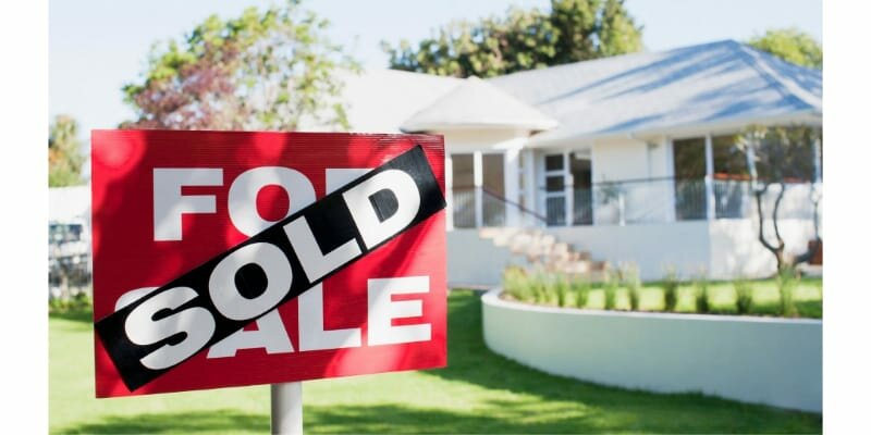 sold_sign_in_front_yard_of_house