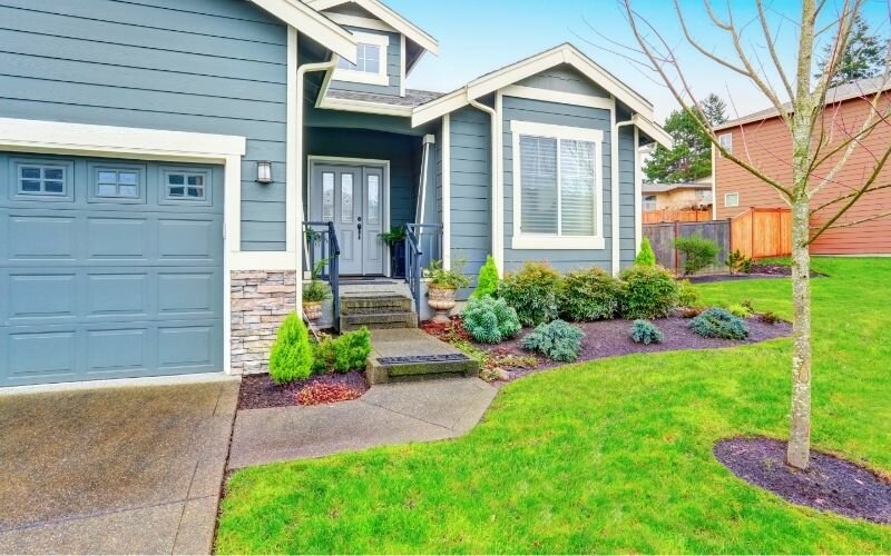 House exterior with garage and driveway