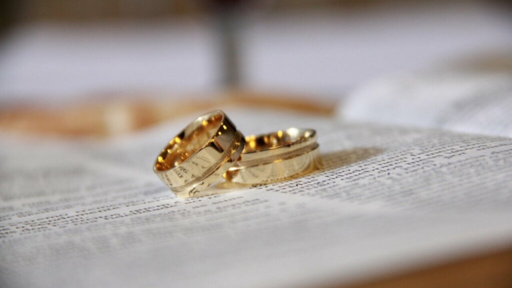 Selling a House During Divorce in South Carolina: What If Your House Won't Sell?