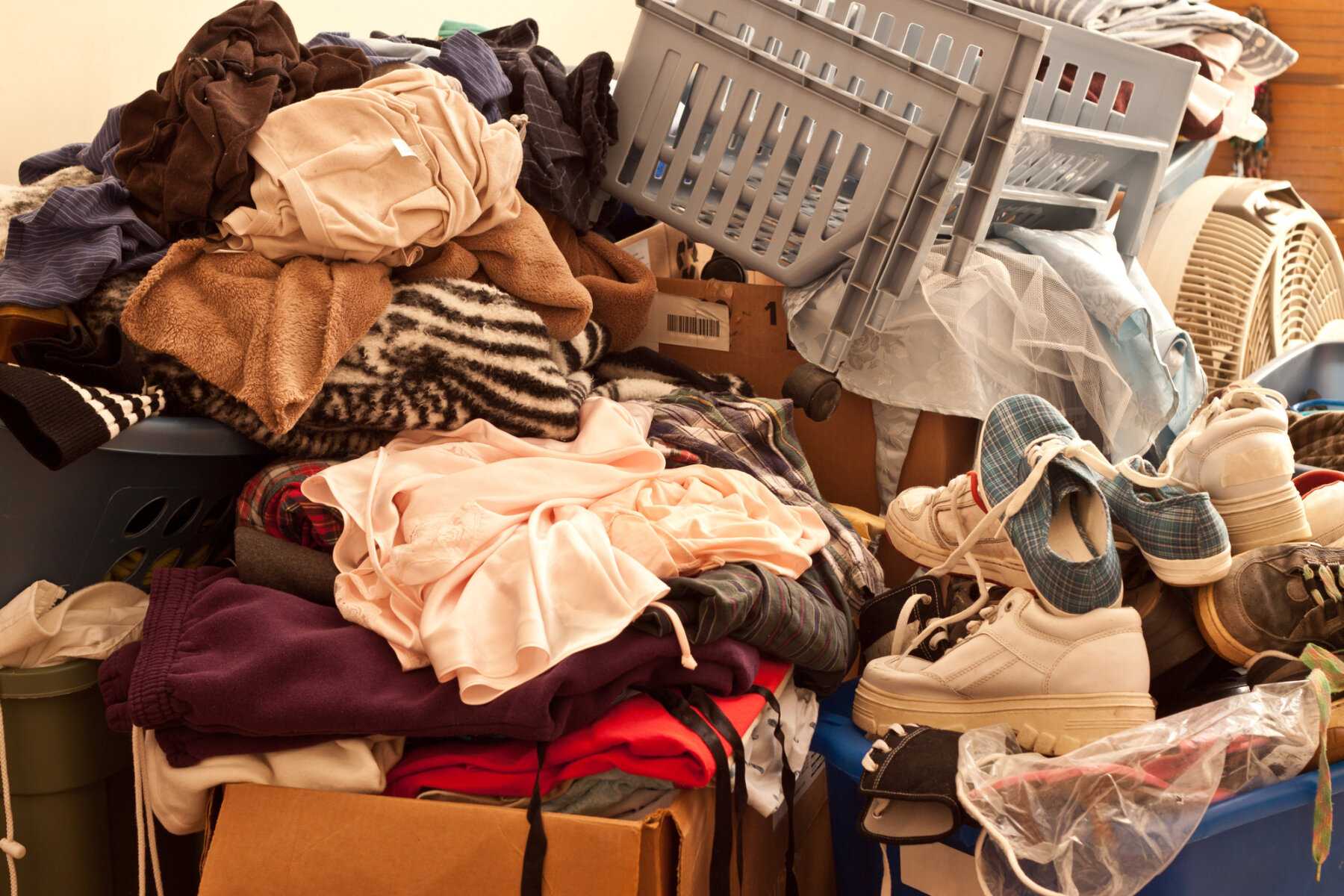 messy hoarder house