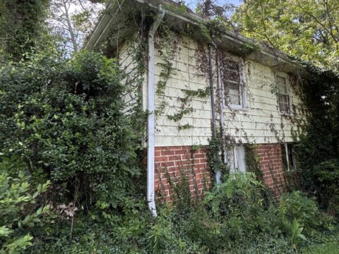 588 Rogers Dr, Macon, GA 31204