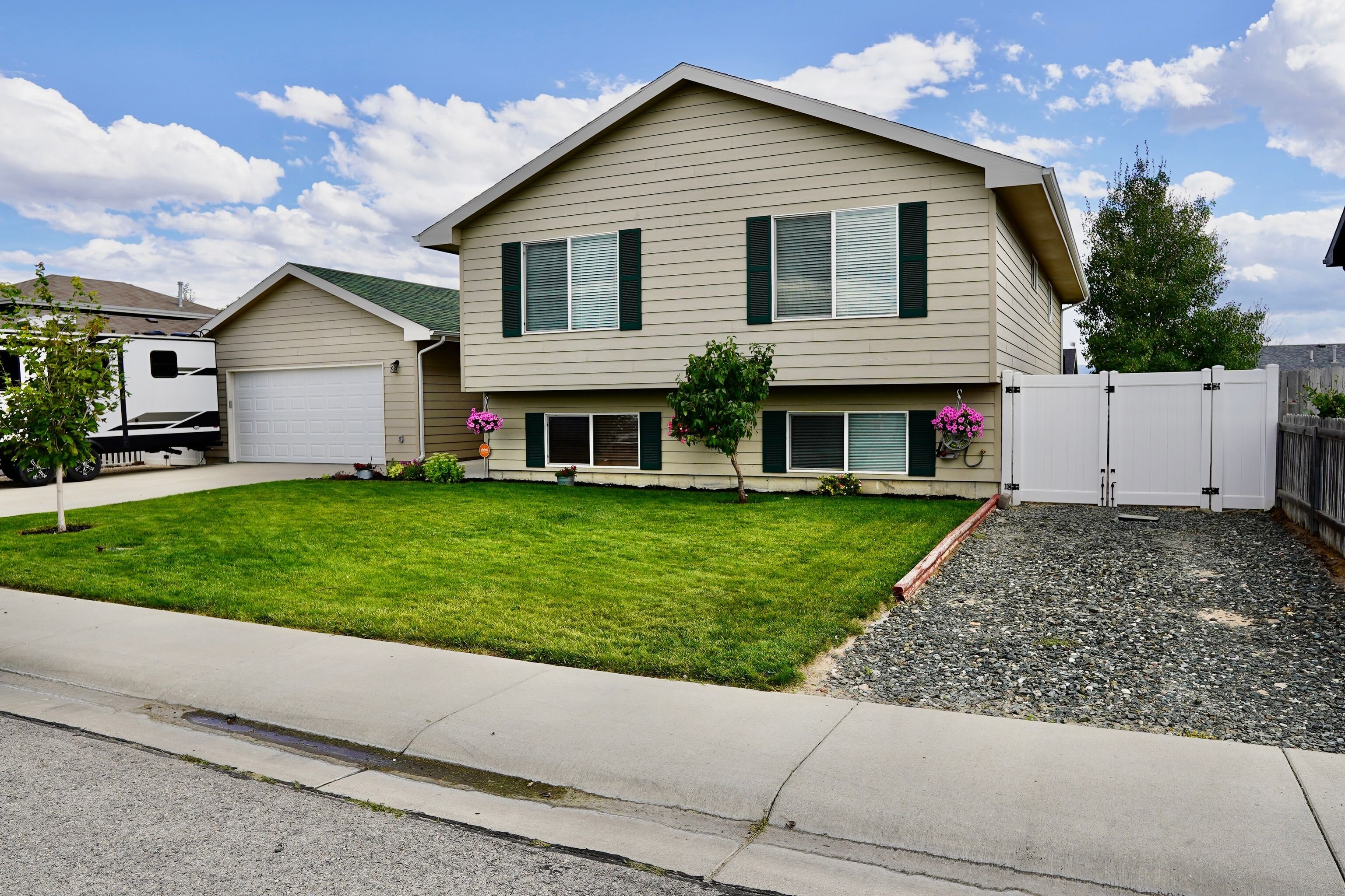 1829 Absaroka Trail Bar Nunn WY 82601 Alisha Collins Real Estate Team