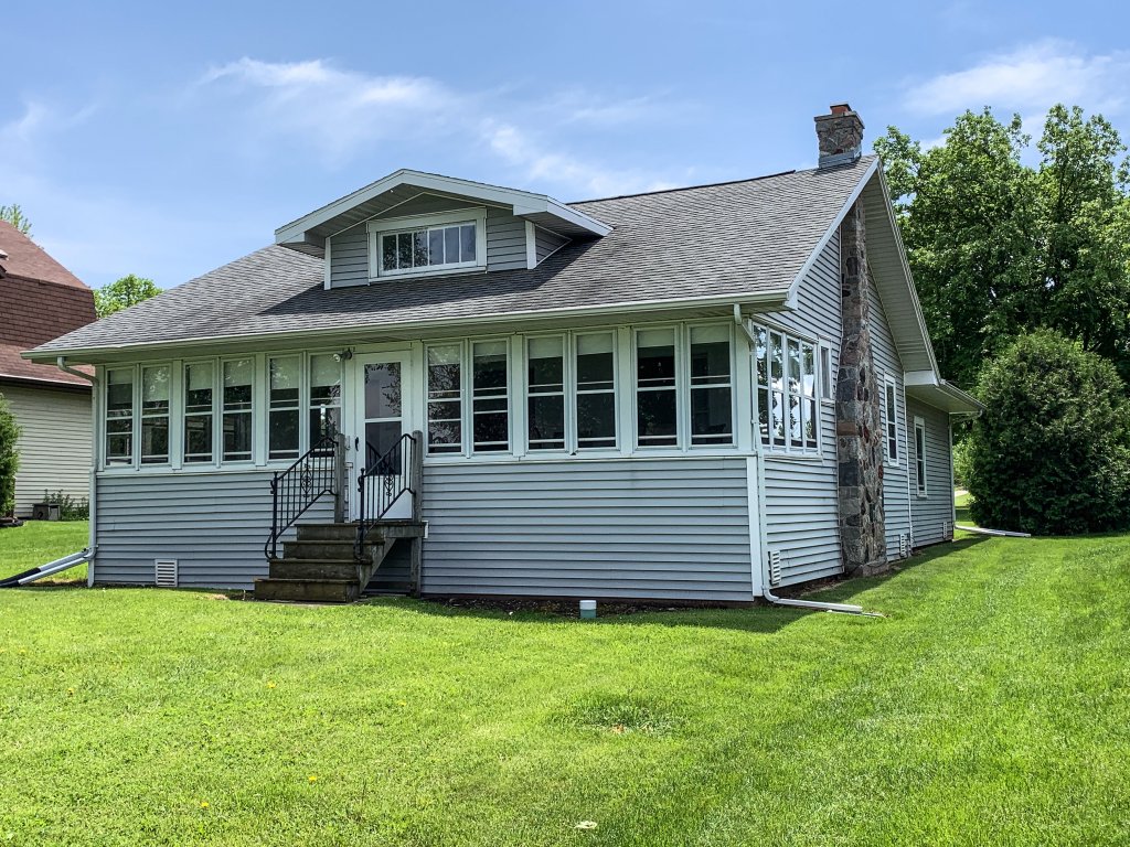 cabin on lake winnebago
