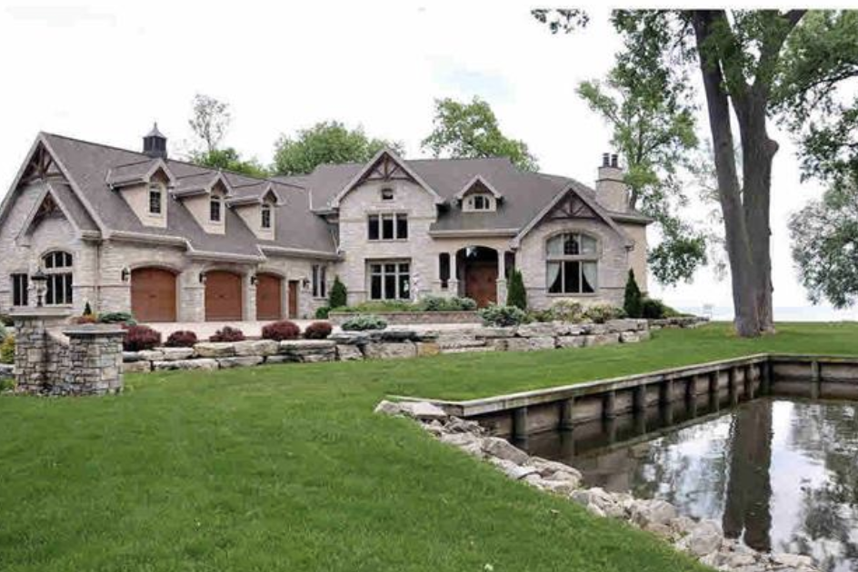 lake winnebago luxury houses