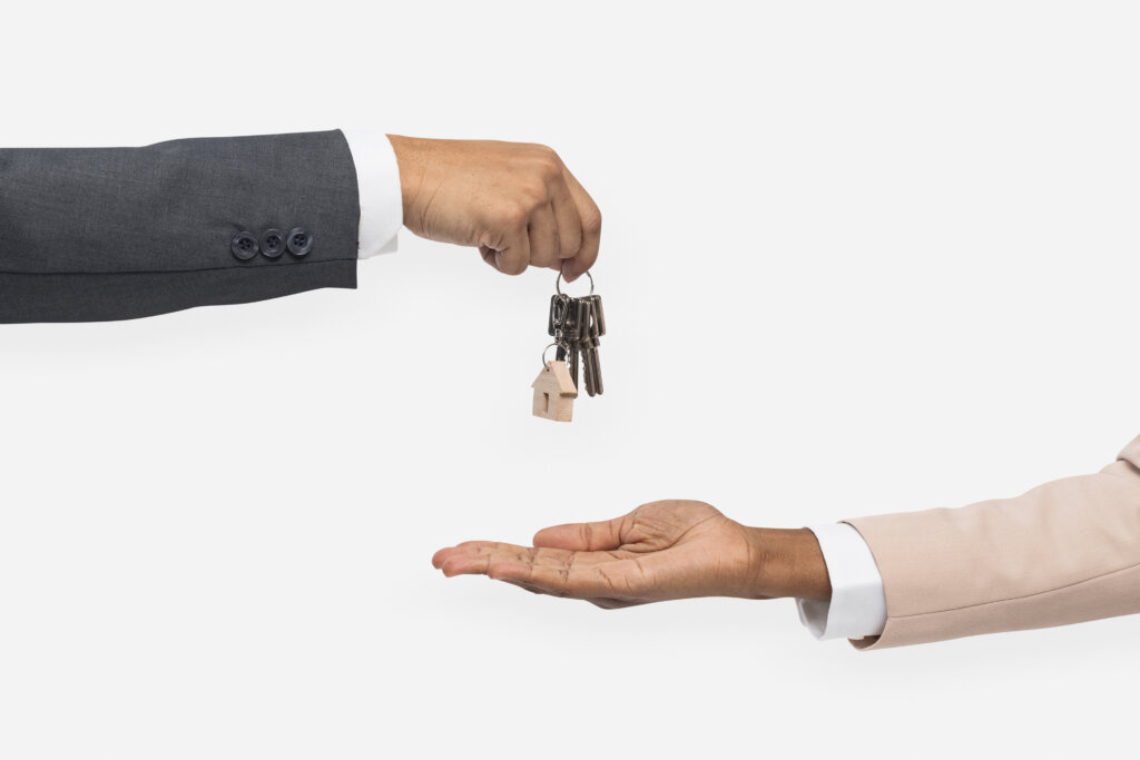 cash home buyer shaking hands