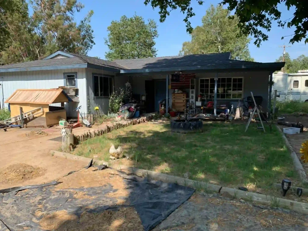 We purchased this Sacramento probate hoarder house as is, no cleaning or repairs were needed. We buy houses fast Sacramento