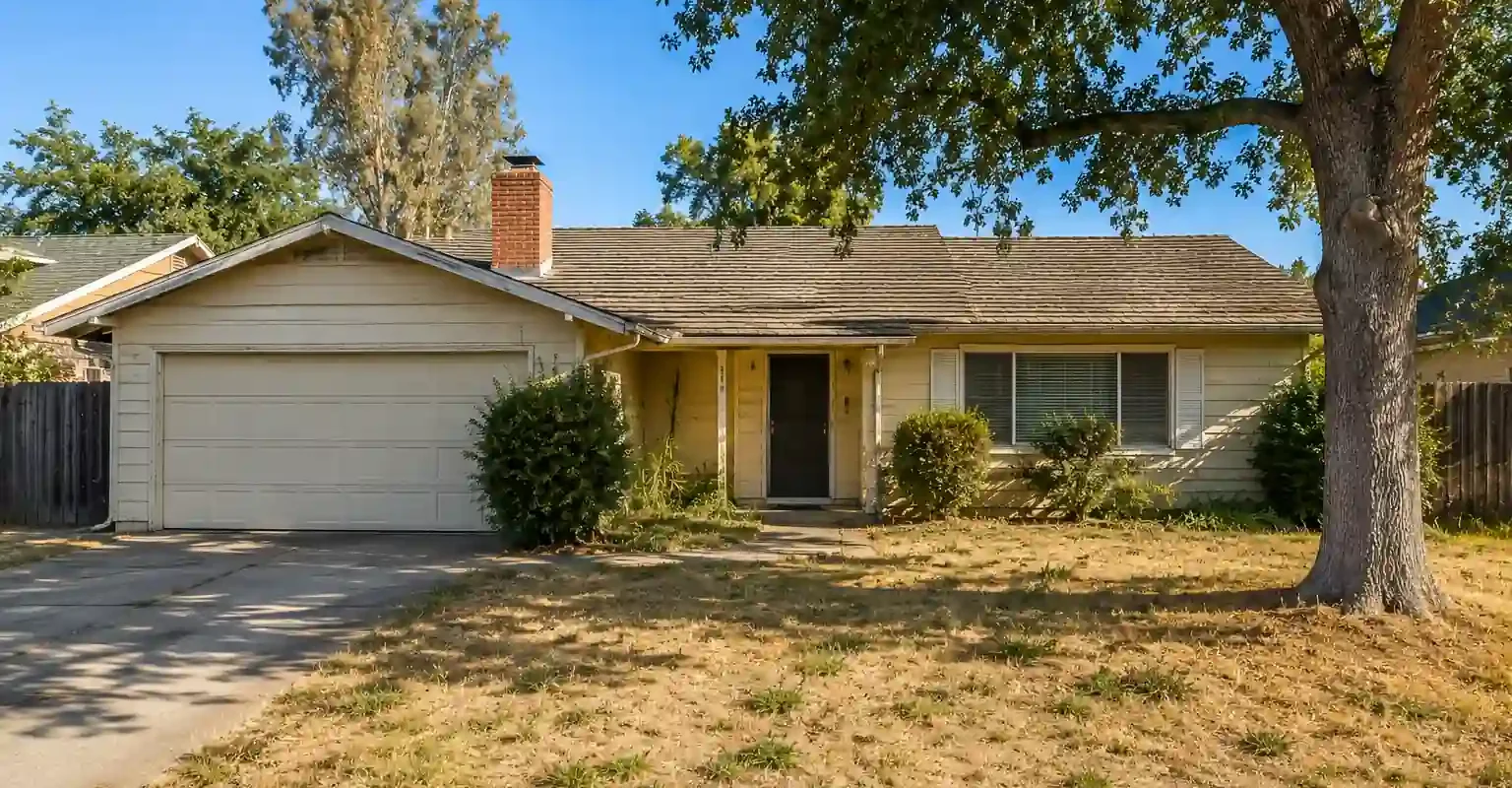 Original condition ranch style home in the Valley Oak neighborhood of Stockton California for homeowners looking to sell their house fast