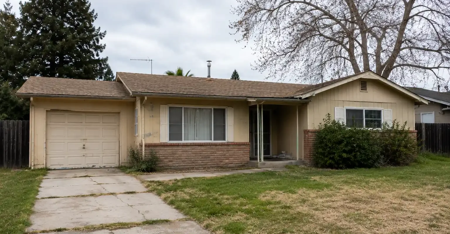 Original condition house in the Country Club neighborhood of Stockton California sold as is to local cash home buyers at R&H Distressed Properties