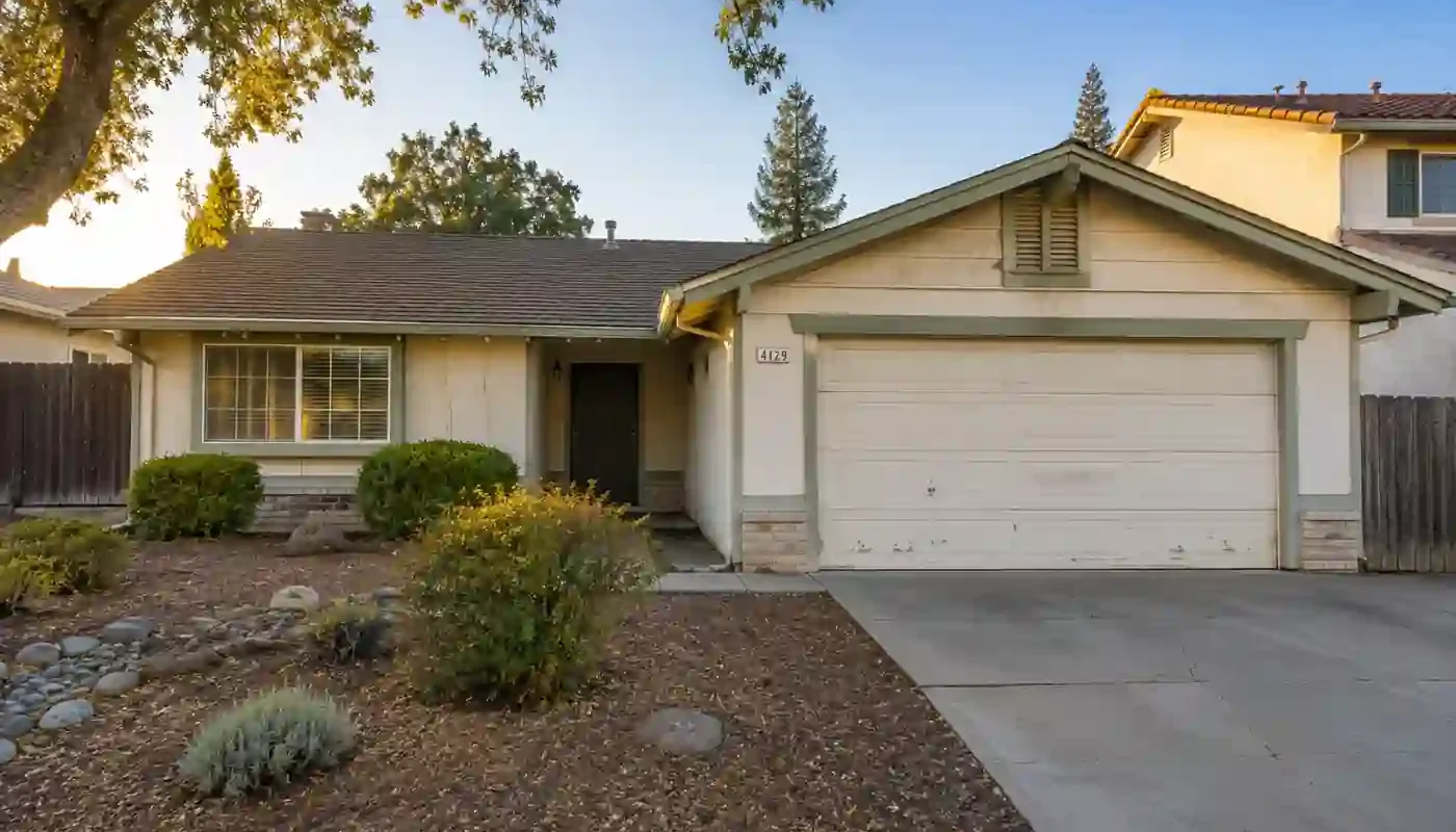 Sell my house fast in Rocklin CA cash home buyer purchasing an older fixer upper house as-is for cash without repairs or realtor fees